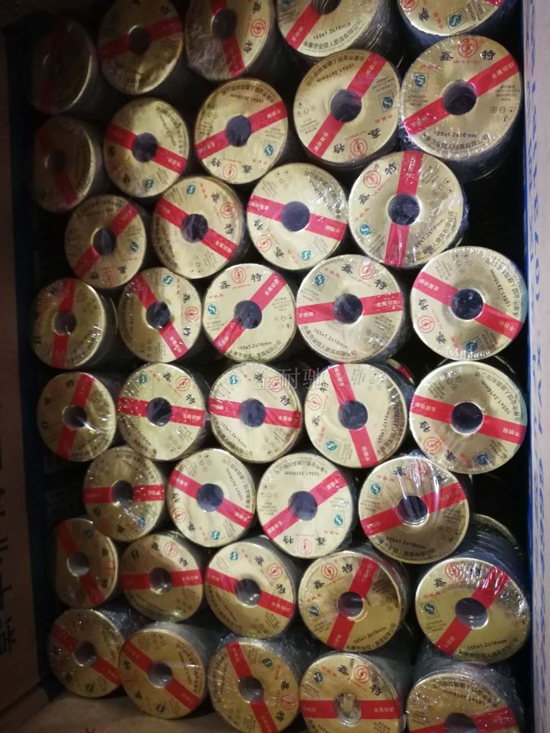 熱收縮膜包裝，讓商標(biāo)永遠(yuǎn)保鮮，不會起翹，不進(jìn)灰塵，保持鋁箔紙的亮度