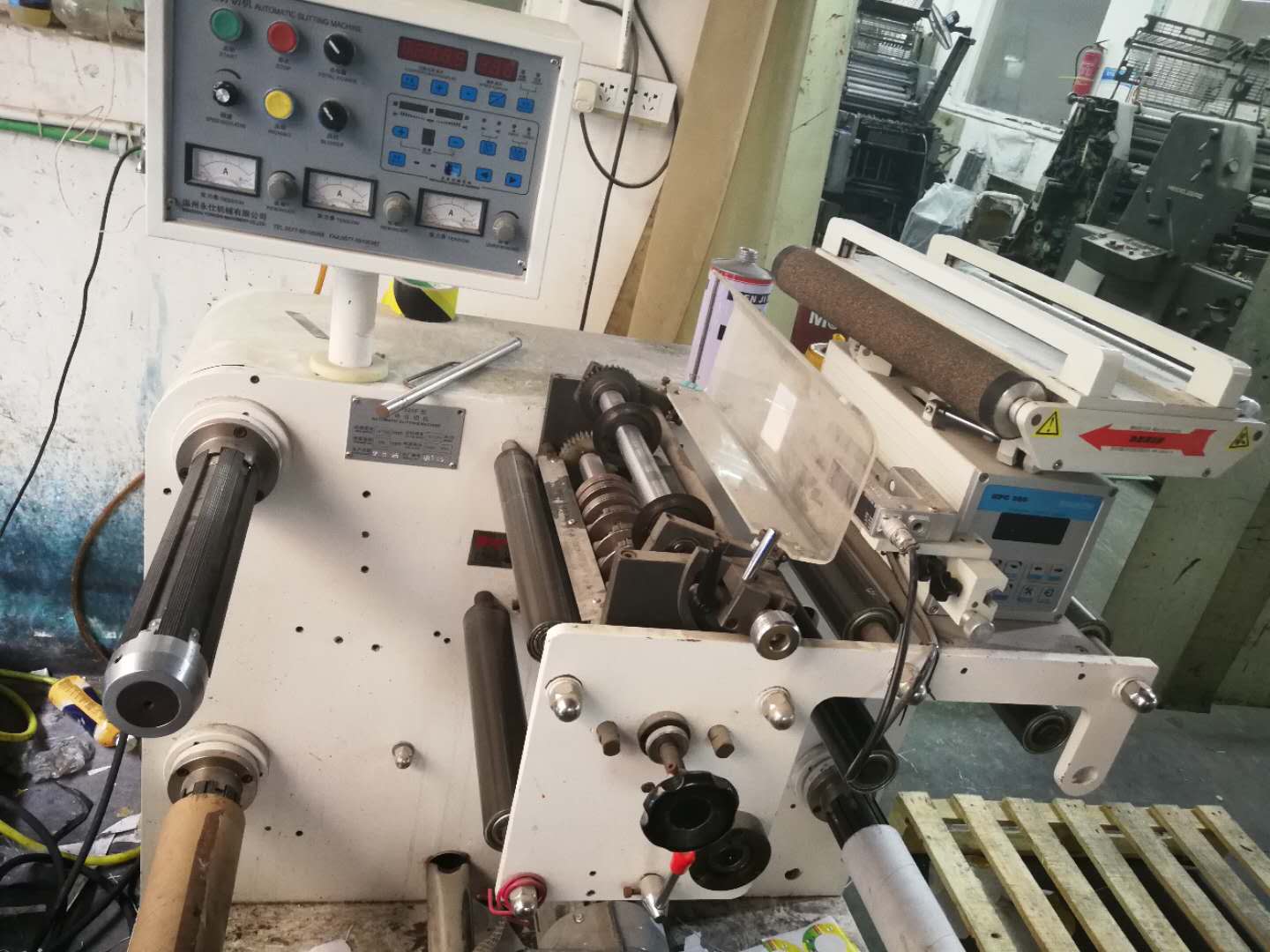 電腦控制自動分條機(jī)